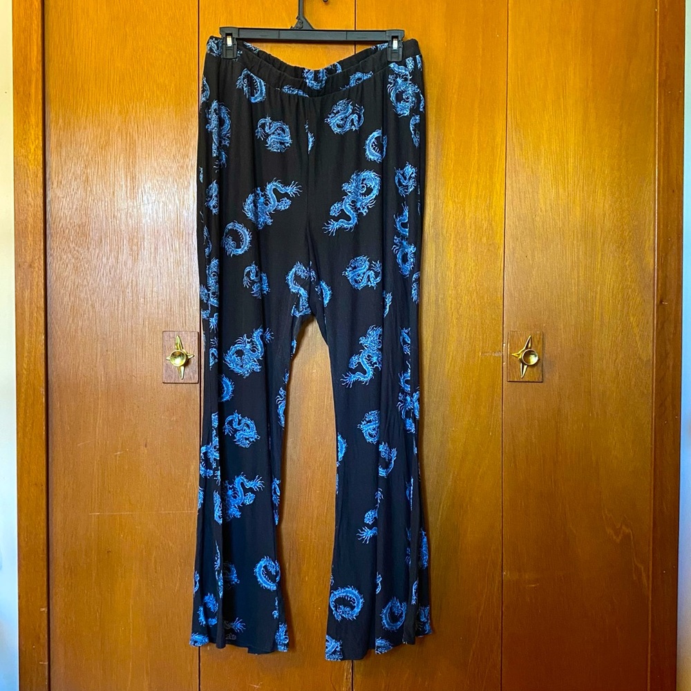 Rue 21 Plus Size 3 XL Black Dragon Print Flare Pants